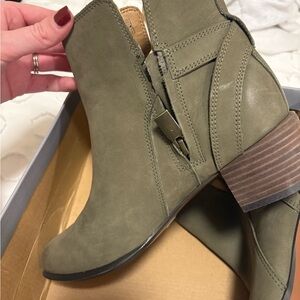 Vionic Olive Green Suede Ankle Boots